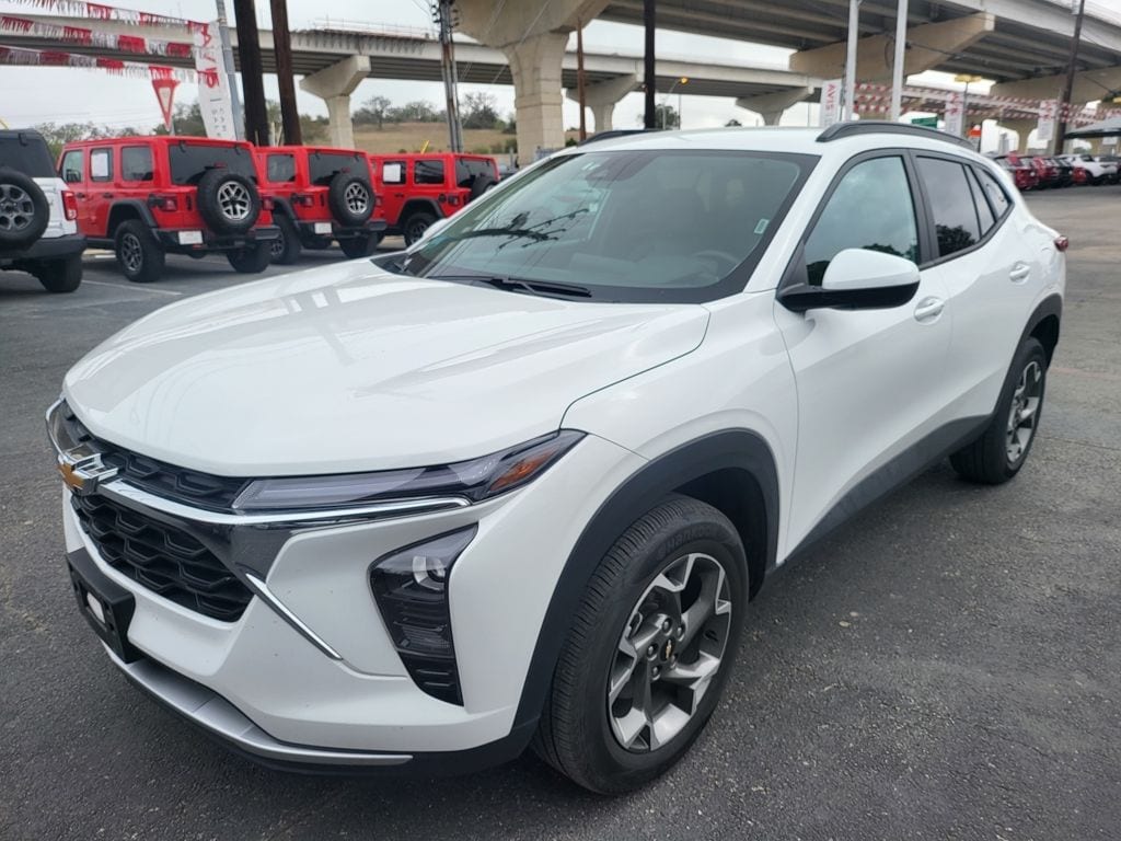 Thumbnail: 2025 Chevrolet Trax - 1