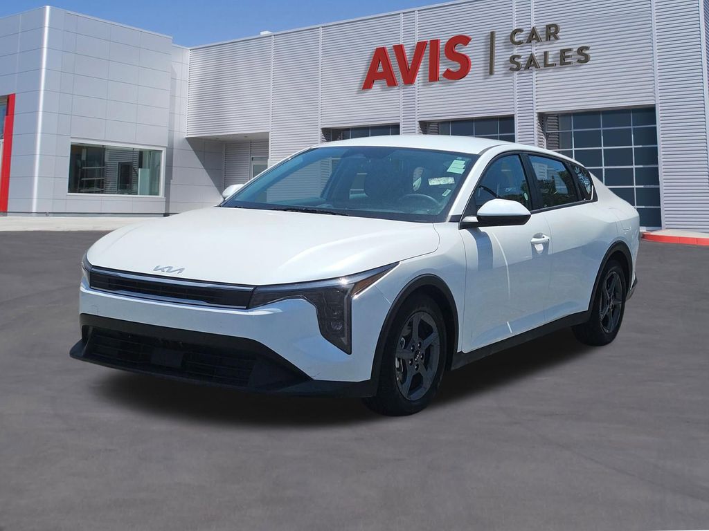 2025 Kia K4 LXS AT's photo