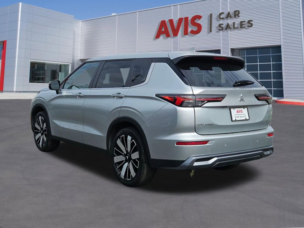 Thumbnail: 2025 Mitsubishi Outlander - 3