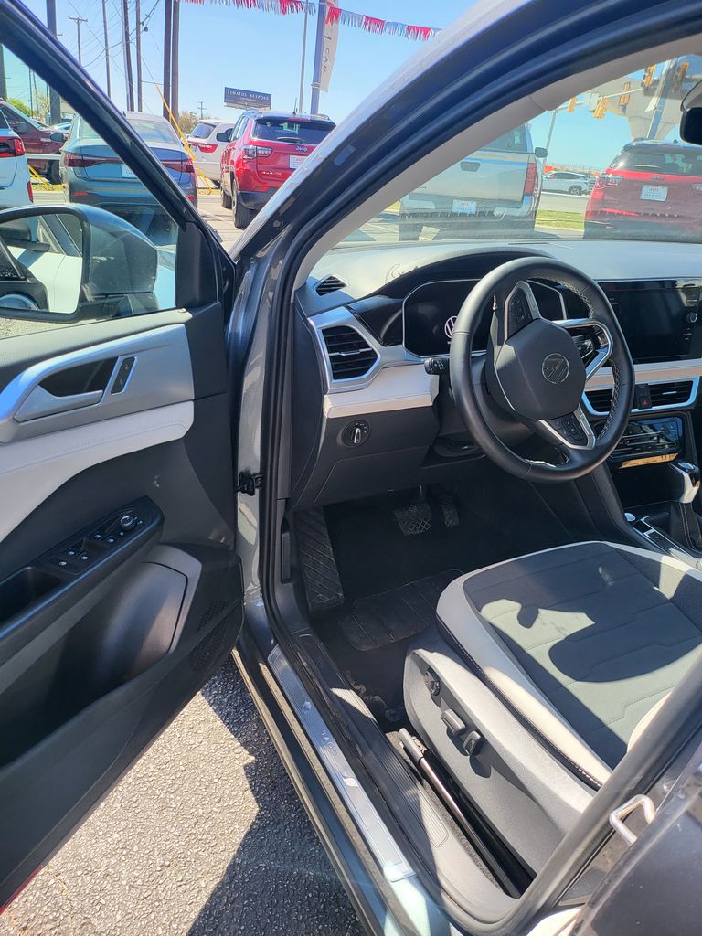 Thumbnail: 2025 Volkswagen Taos - 5