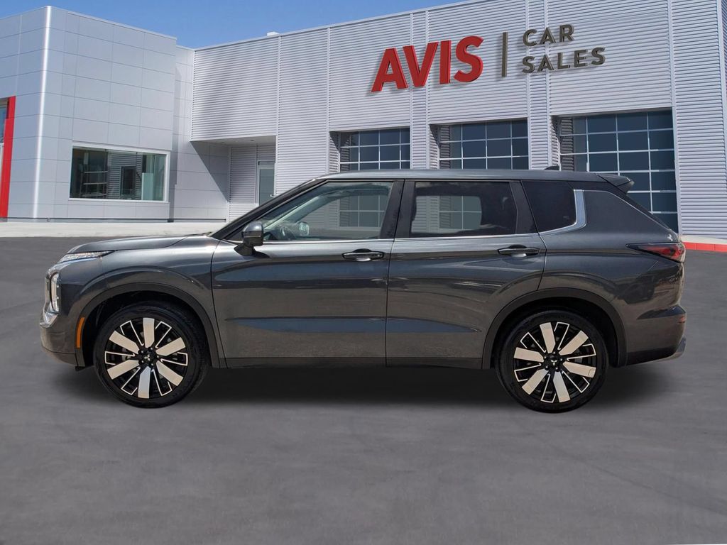 Thumbnail: 2025 Mitsubishi Outlander - 7