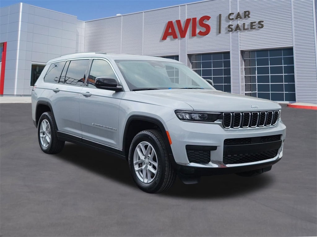 2023 Jeep Grand Cherokee Laredo 3