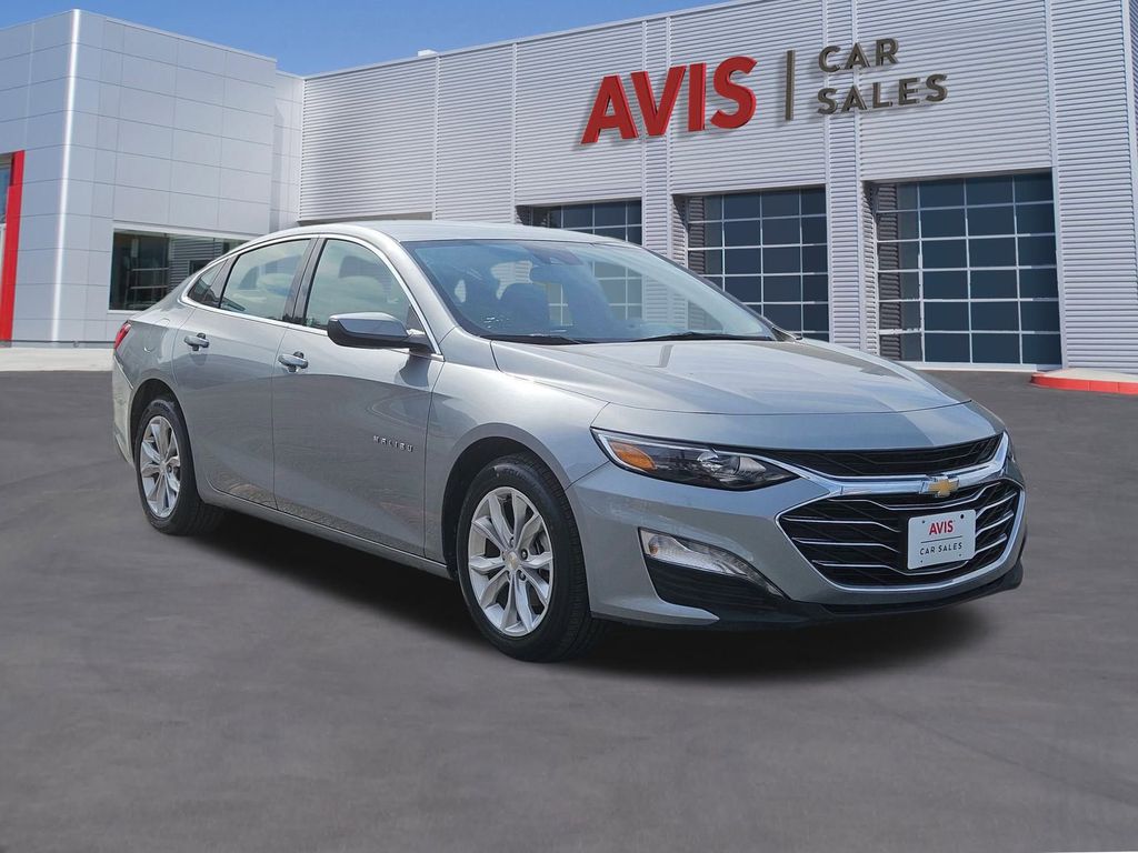 2024 Chevrolet Malibu 1LT photo 2