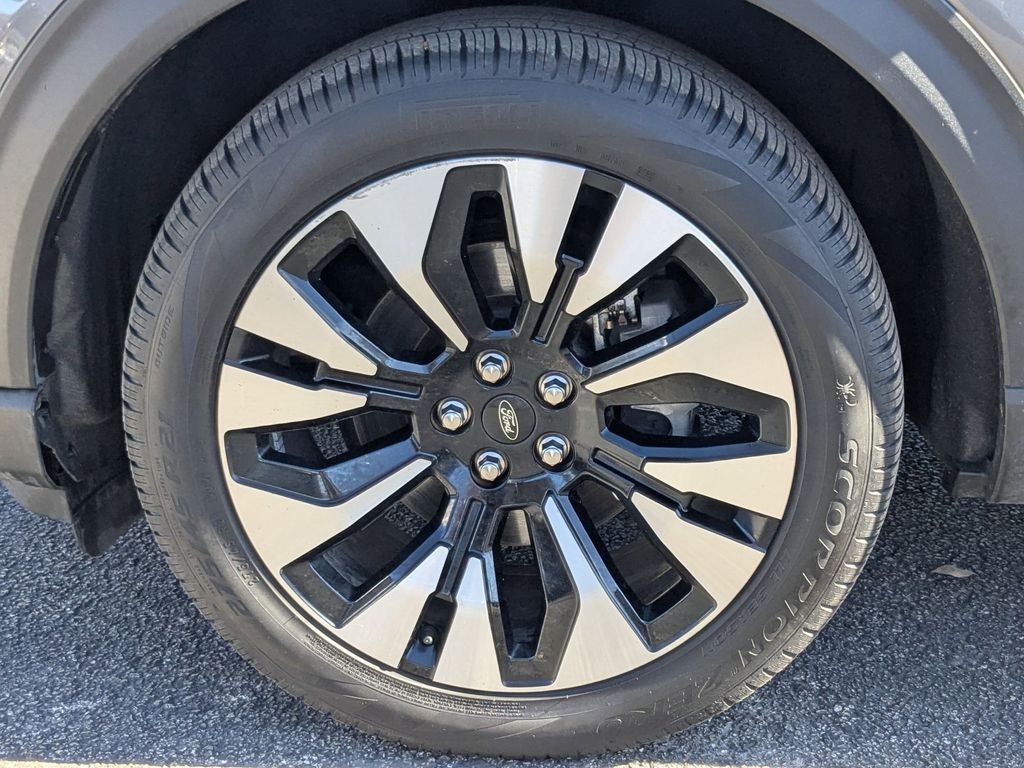 Thumbnail: 2025 Ford Explorer - 32