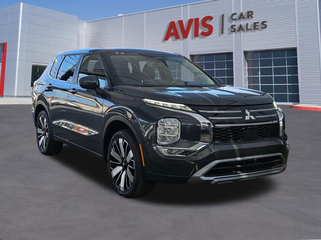 Thumbnail: 2025 Mitsubishi Outlander - 9