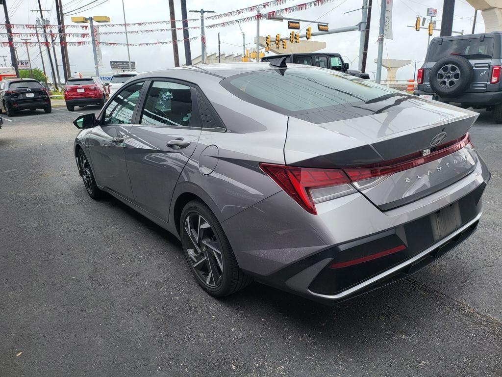 Thumbnail: 2025 Hyundai Elantra - 10