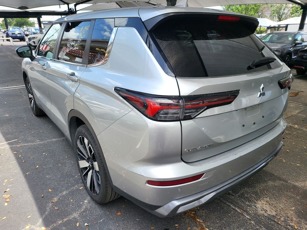 Thumbnail: 2025 Mitsubishi Outlander - 9