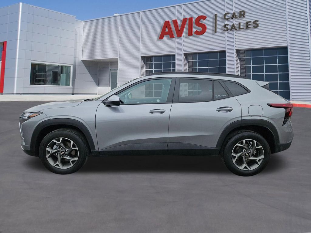Thumbnail: 2025 Chevrolet Trax - 2
