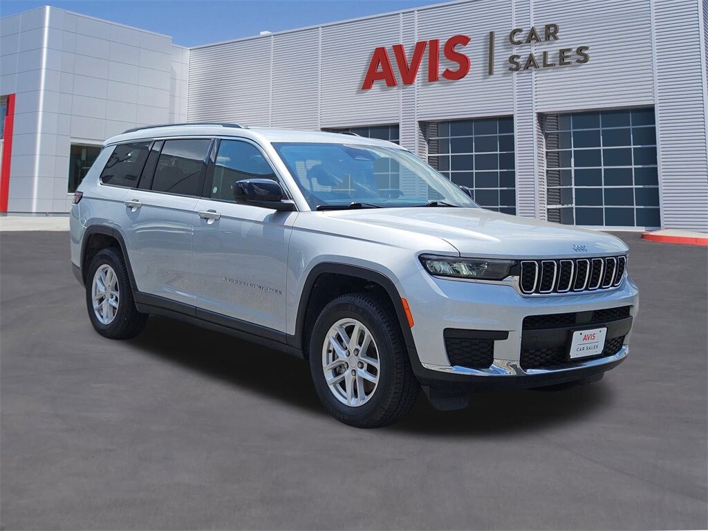 2023 Jeep Grand Cherokee Laredo photo 3