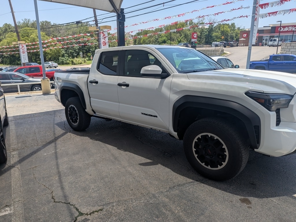 Thumbnail: 2024 Toyota Tacoma - 8