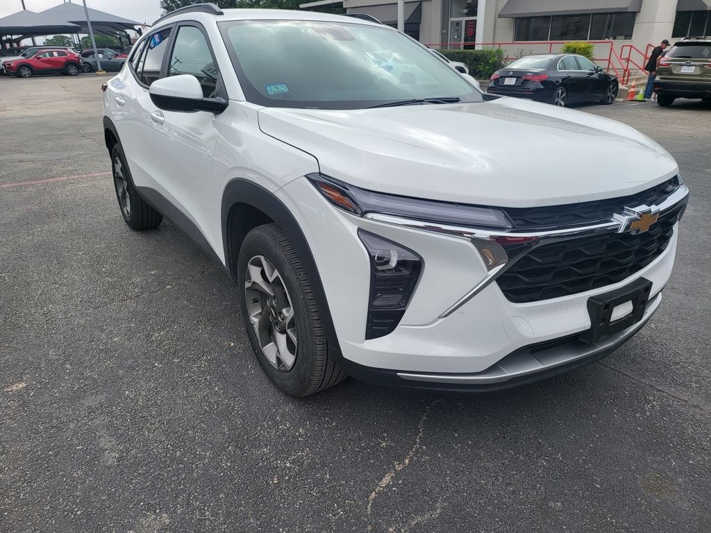 Thumbnail: 2025 Chevrolet Trax - 14