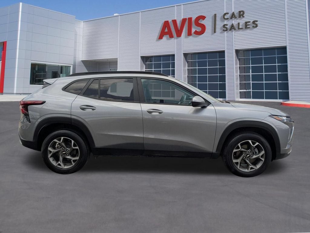 Thumbnail: 2025 Chevrolet Trax - 7