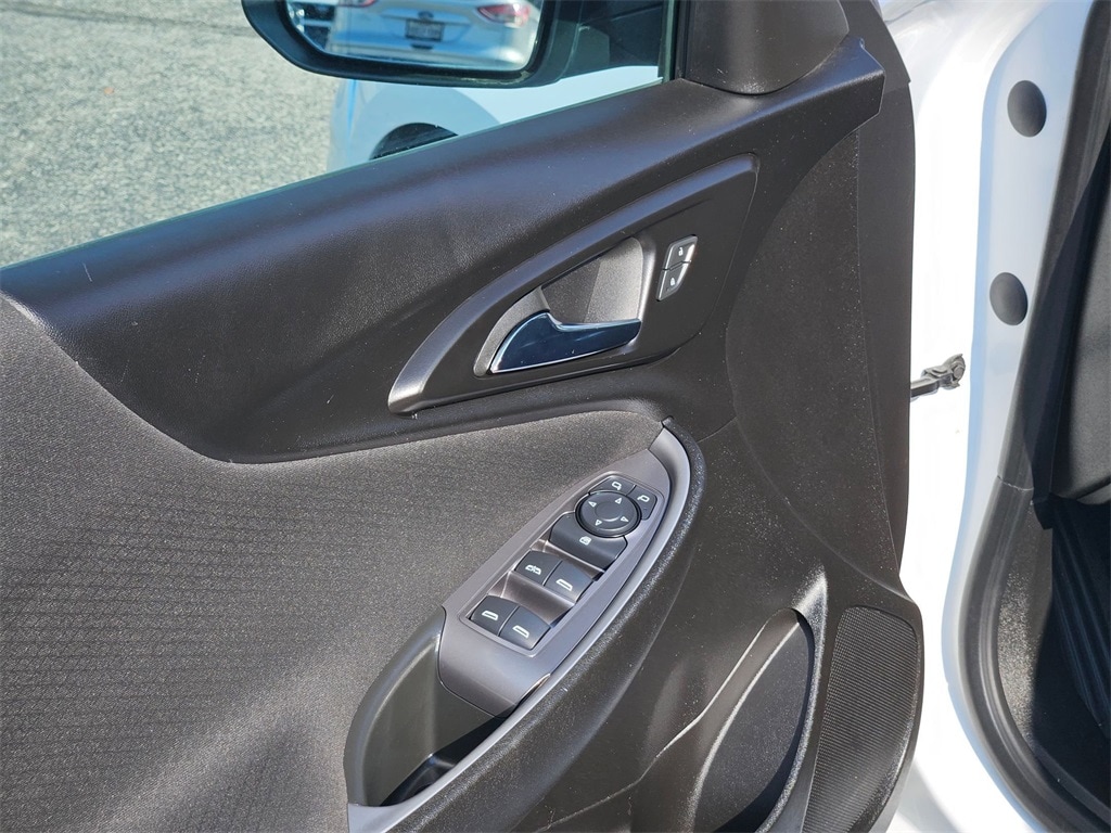 Thumbnail: 2023 Chevrolet Malibu - 15