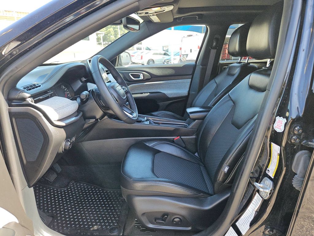 2025 Jeep Compass Latitude - Photo 11