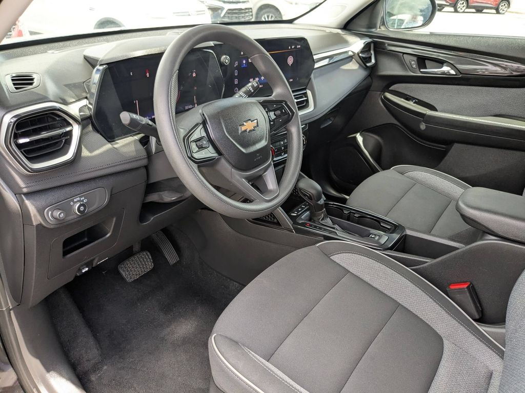 Thumbnail: 2025 Chevrolet TrailBlazer - 13