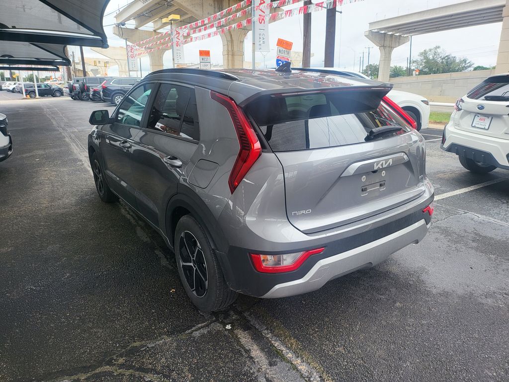 Thumbnail: 2025 Kia Niro - 9