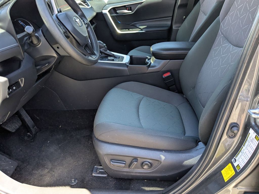 Thumbnail: 2025 Toyota RAV4 - 11