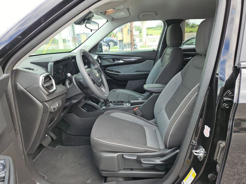 Thumbnail: 2025 Chevrolet TrailBlazer - 11