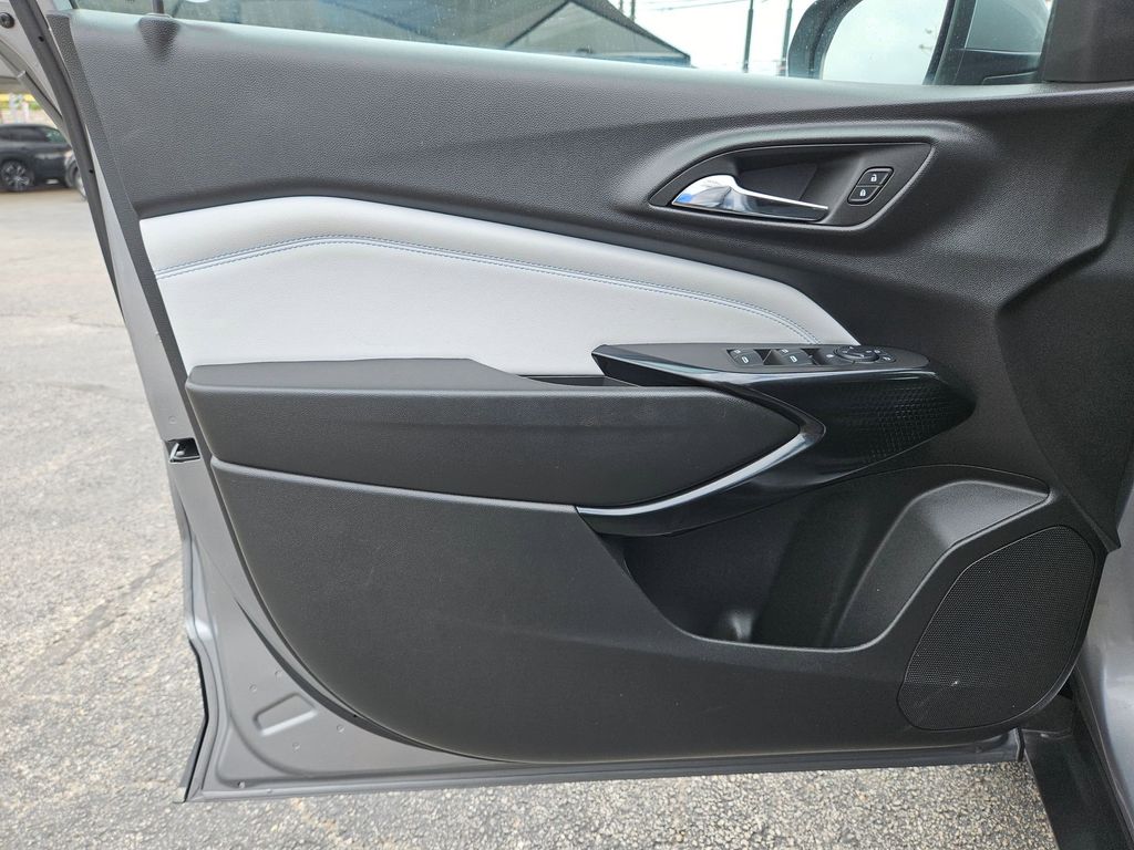 Thumbnail: 2025 Chevrolet Trax - 14