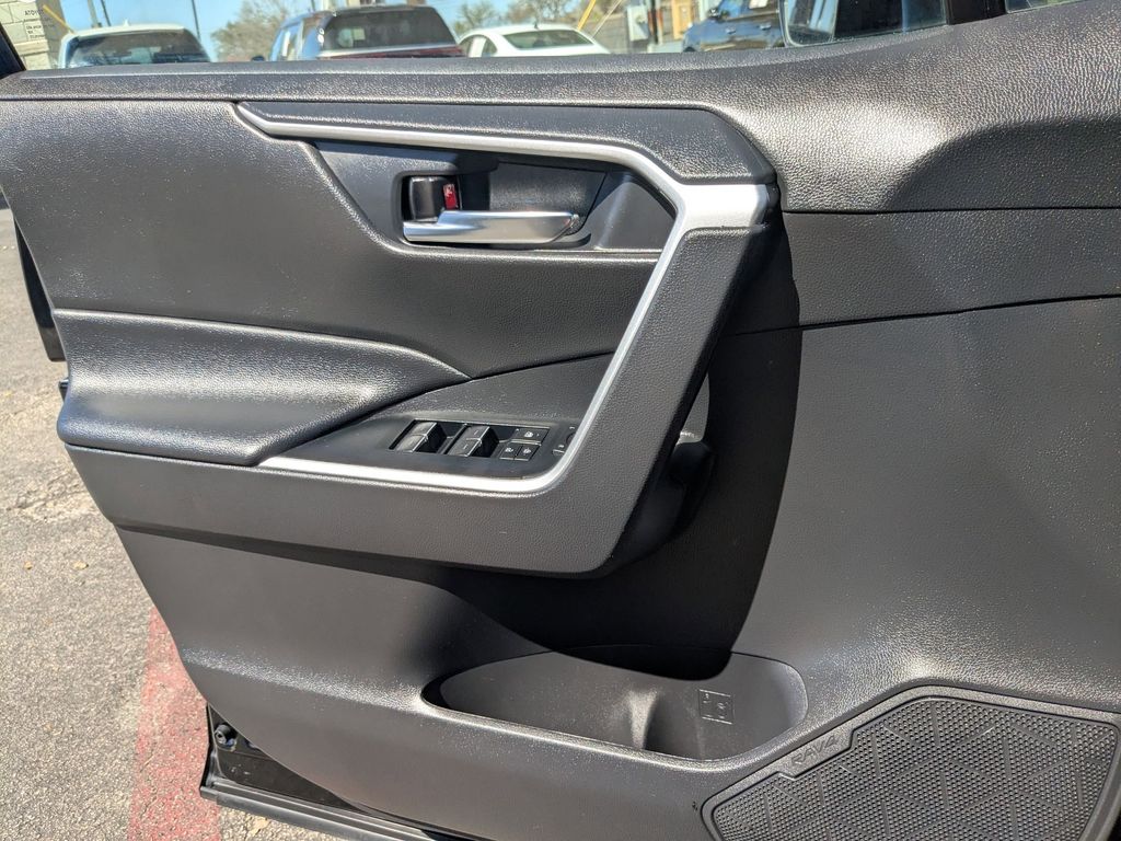 Thumbnail: 2025 Toyota RAV4 - 15