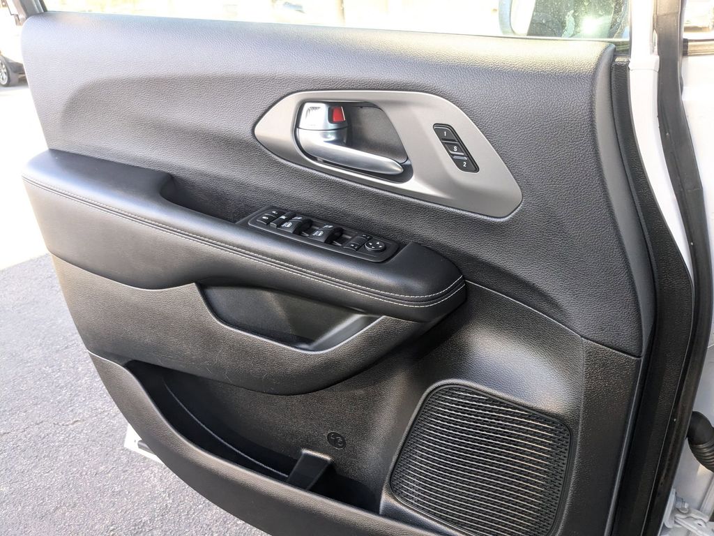 Thumbnail: 2025 Chrysler Pacifica - 14