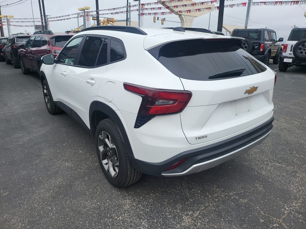 Thumbnail: 2025 Chevrolet Trax - 10