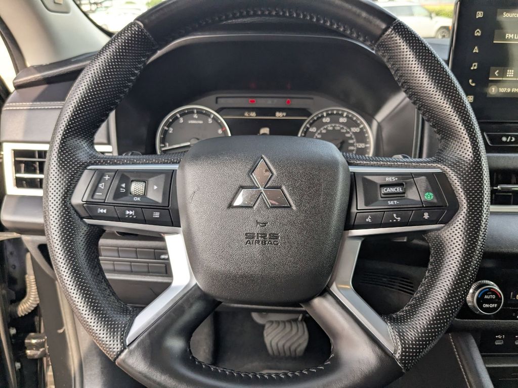 Thumbnail: 2025 Mitsubishi Outlander - 16