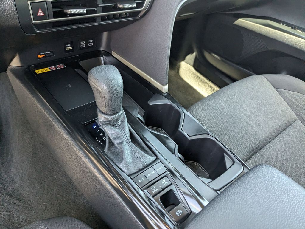 Thumbnail: 2025 Toyota Camry - 23