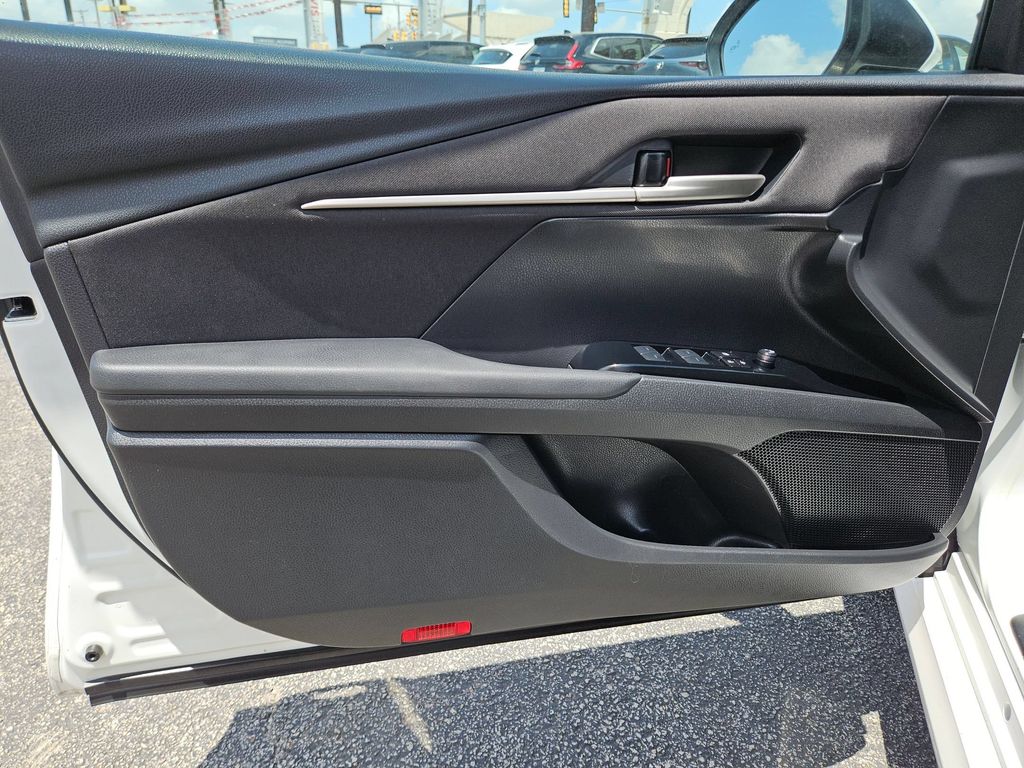 Thumbnail: 2025 Toyota Camry - 14