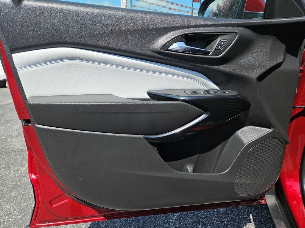 2025 Chevrolet Trax LT - Photo 14