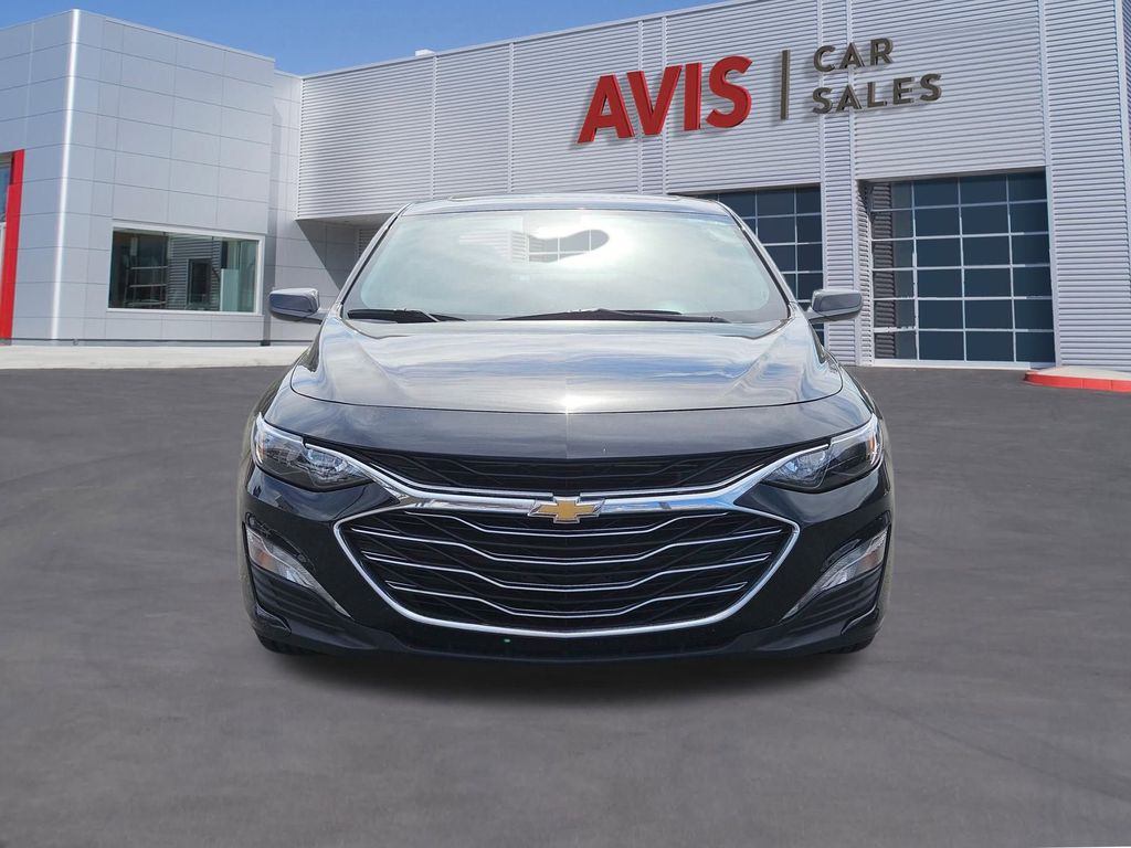 2024 Chevrolet Malibu 1LT photo 2