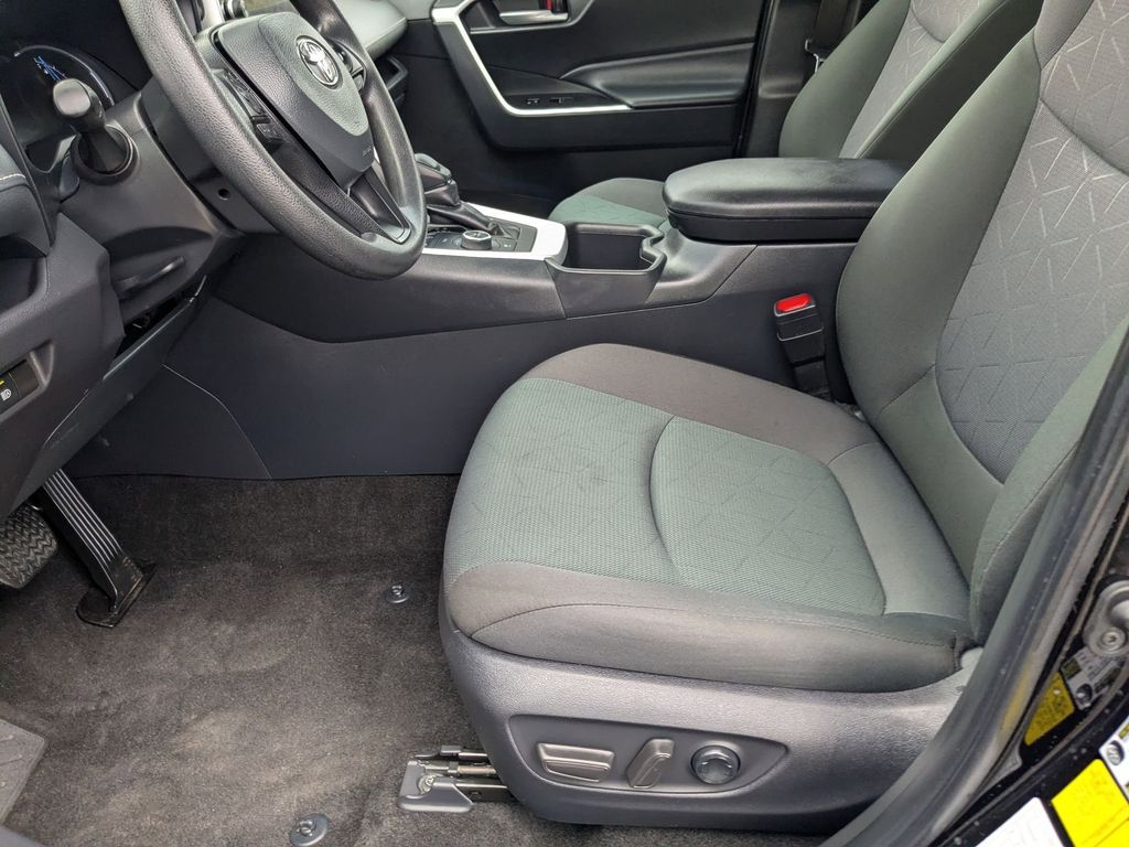 Thumbnail: 2025 Toyota RAV4 - 11