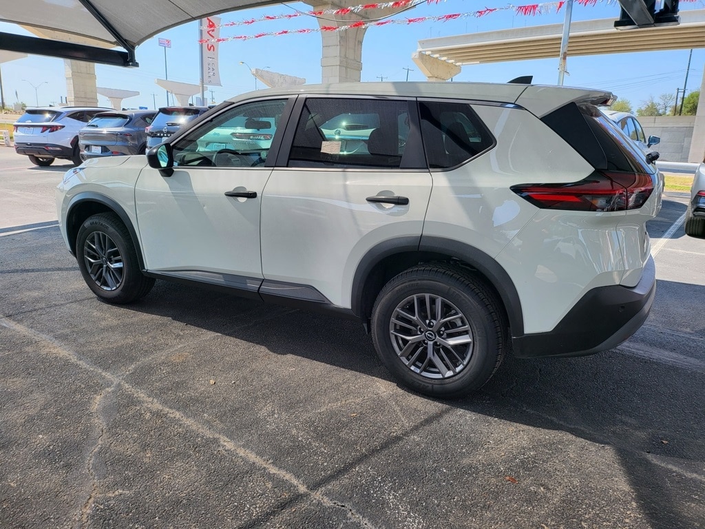 Thumbnail: 2023 Nissan Rogue - 6