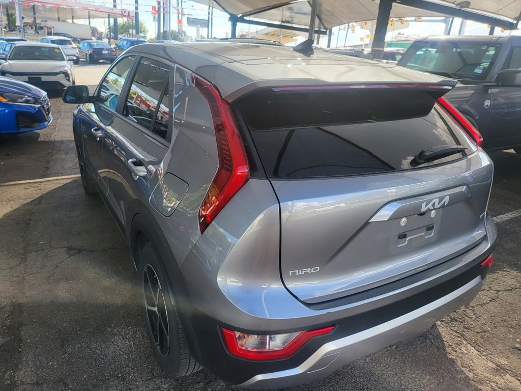 Thumbnail: 2025 Kia Niro - 9