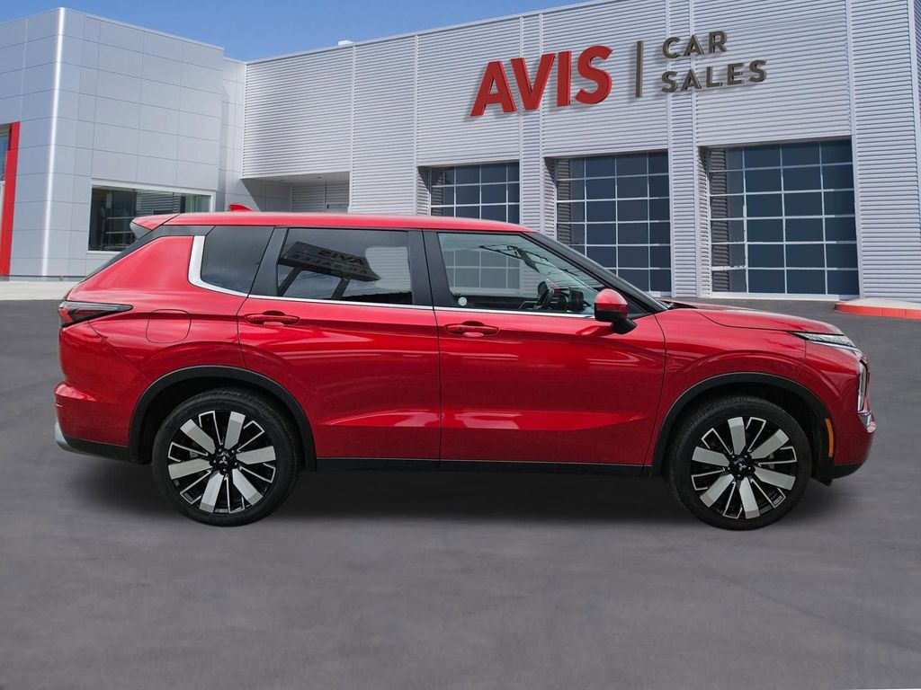 Thumbnail: 2025 Mitsubishi Outlander - 7
