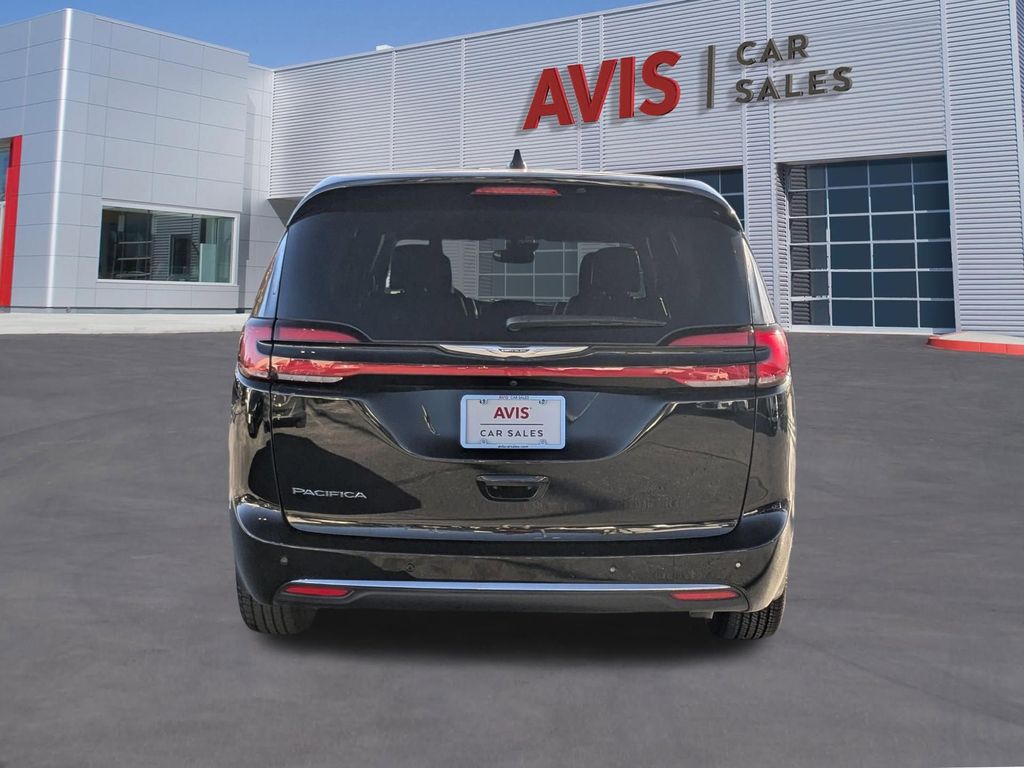 Thumbnail: 2025 Chrysler Pacifica - 5