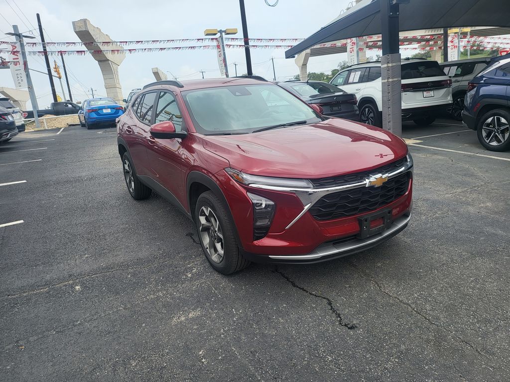Thumbnail: 2025 Chevrolet Trax - 2