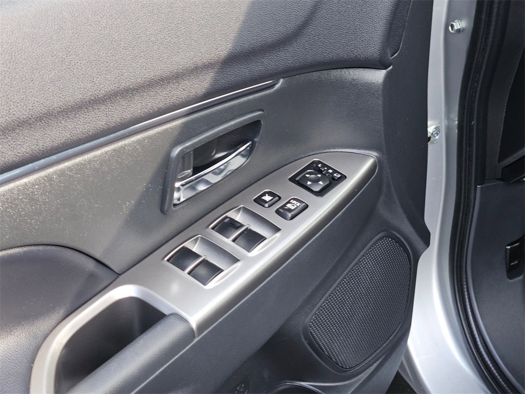 Thumbnail: 2024 Mitsubishi Outlander Sport - 16