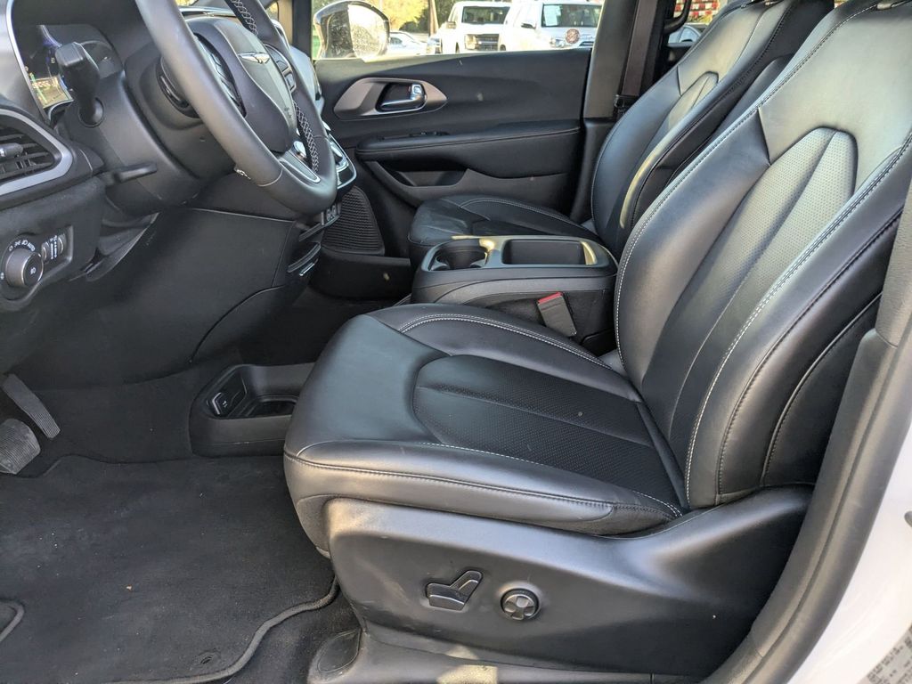 Thumbnail: 2025 Chrysler Pacifica - 11