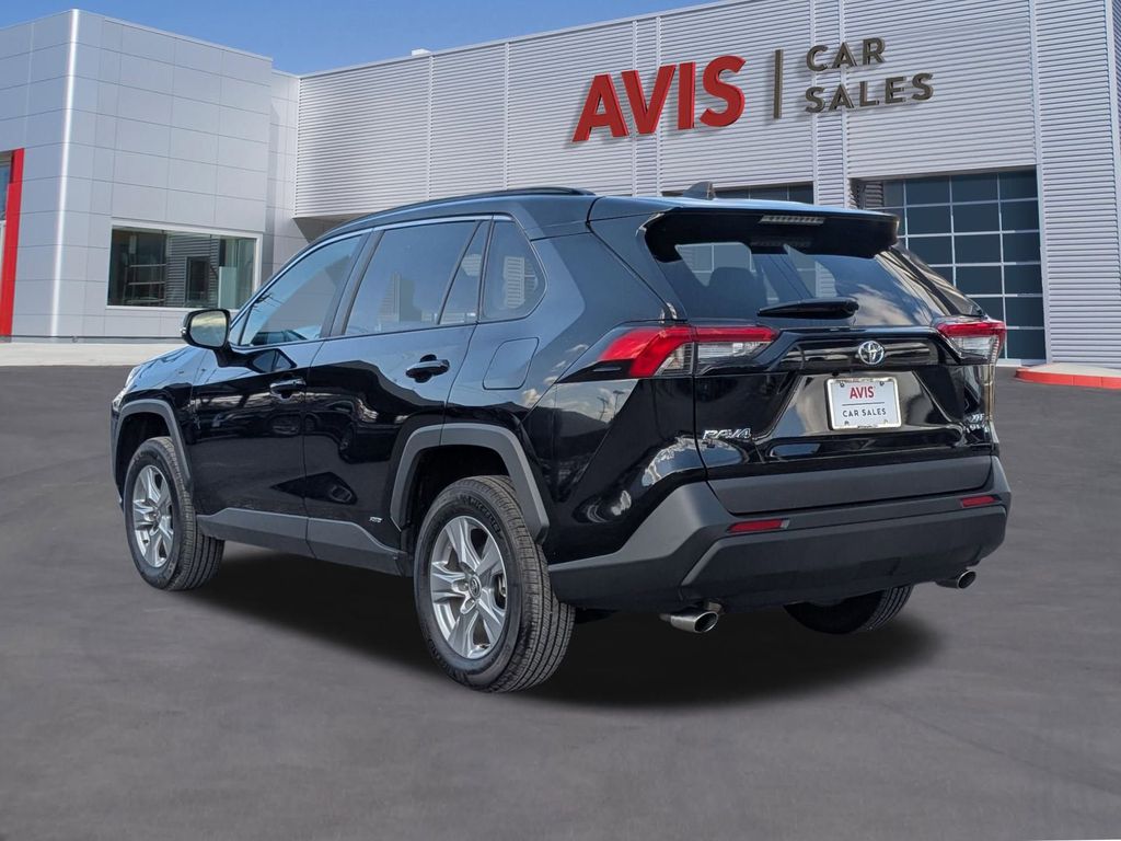 2025 Toyota RAV4 Hybrid XLE photo 2