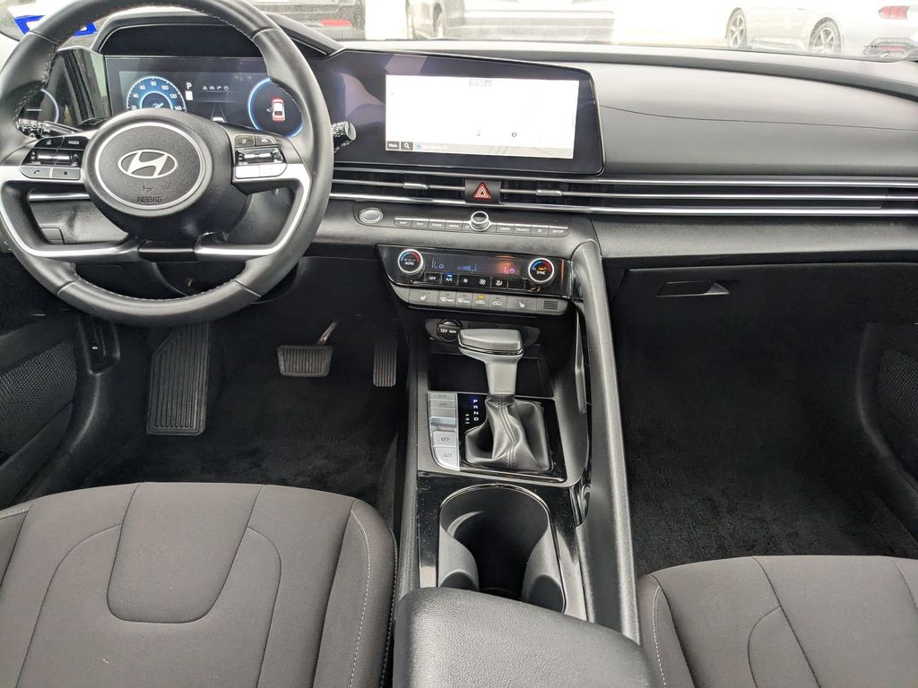 Thumbnail: 2025 Hyundai Elantra - 25