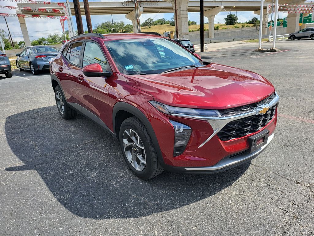 Thumbnail: 2025 Chevrolet Trax - 2