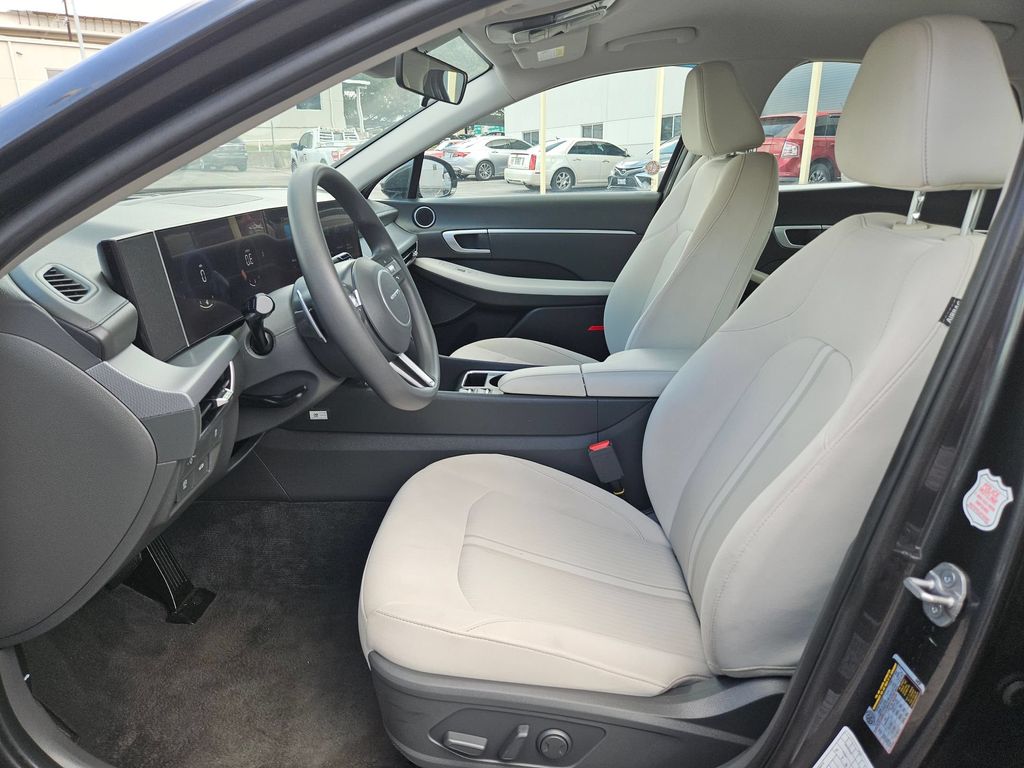 2025 Hyundai Sonata SEL - Photo 11