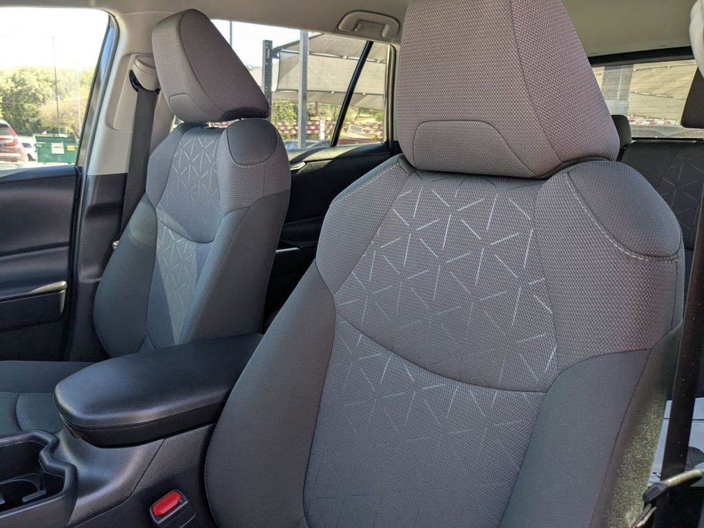 Thumbnail: 2025 Toyota RAV4 - 11