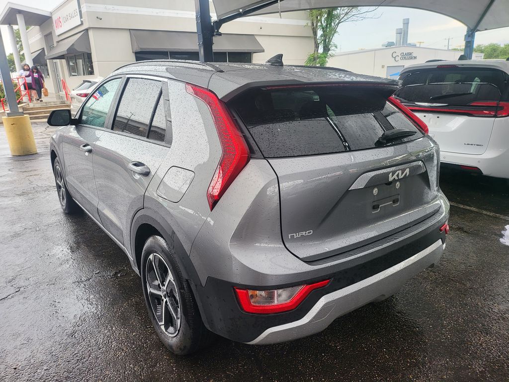 Thumbnail: 2025 Kia Niro - 9