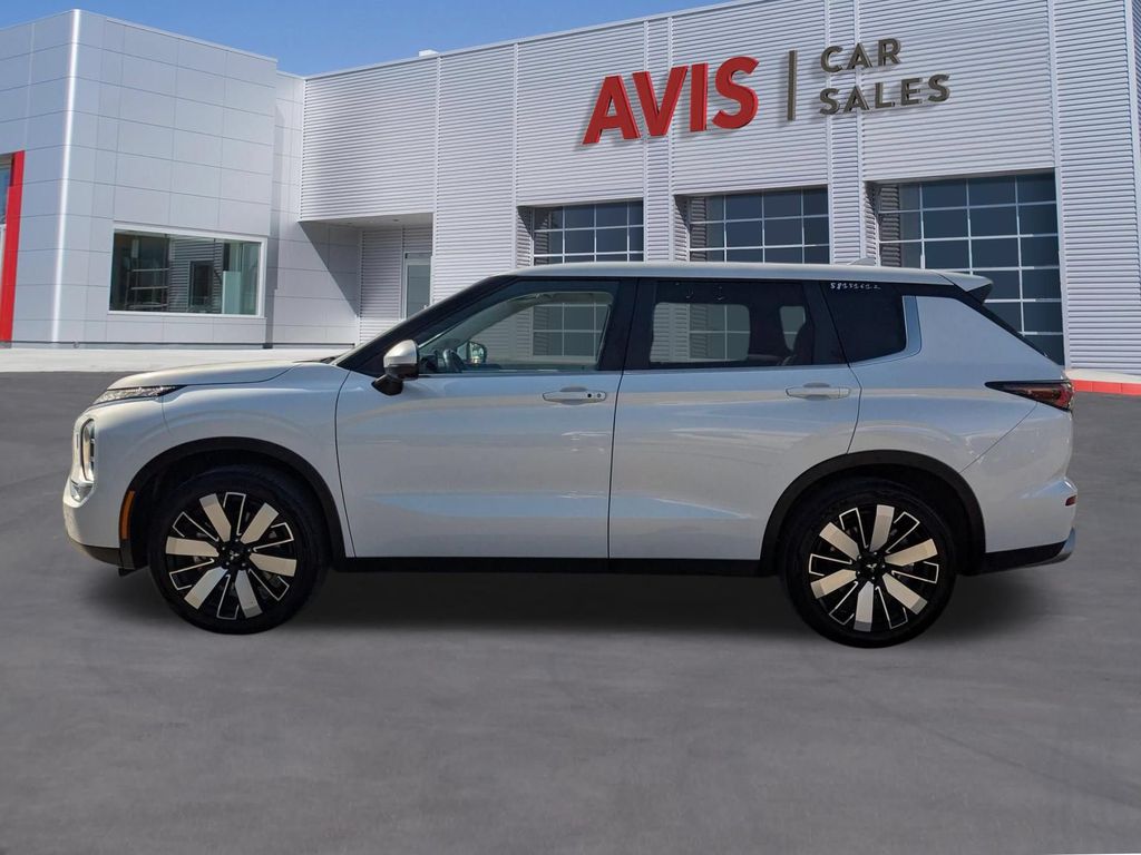 Thumbnail: 2025 Mitsubishi Outlander - 2