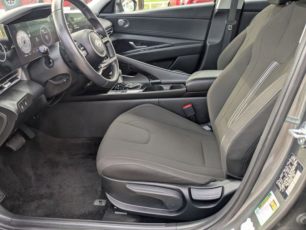 Thumbnail: 2025 Hyundai Elantra - 11