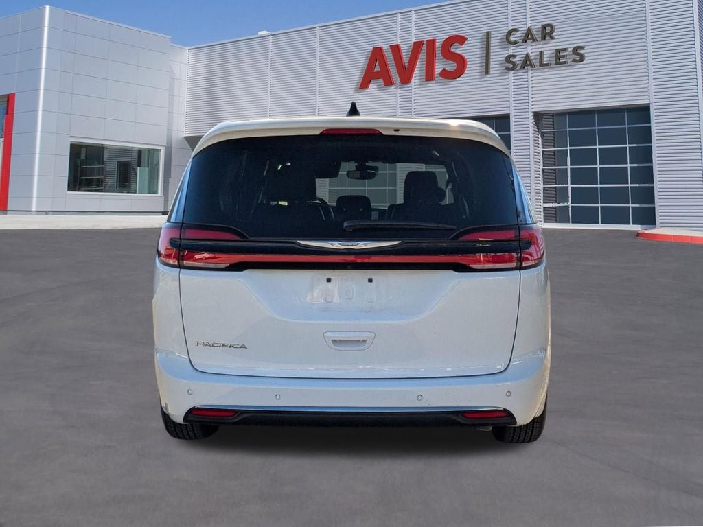Thumbnail: 2025 Chrysler Pacifica - 5