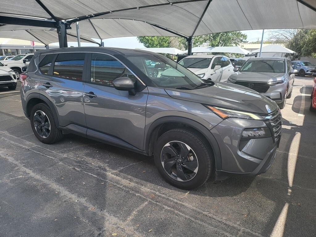 2024 Nissan Rogue SV photo 4