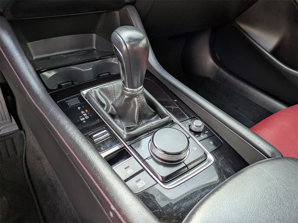 2024 Mazda Mazda3 Carbon Edition 17
